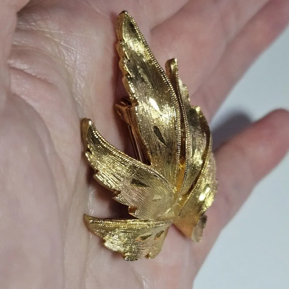 Vintage Textured Gold Tone JJ Leaf Leaves Brooch Pin 2”